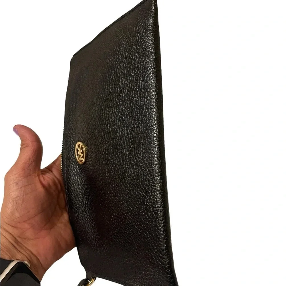 MICHAEL KORS Fulton Solid Black Leather Zip Clutch Wristlet EUC